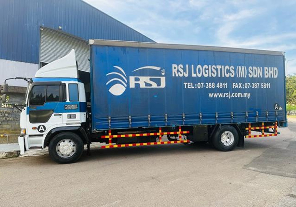 26 FEET CURTAIN SIDER