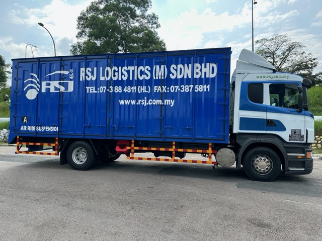 26 FEET BOX TRUCK WITH AIR RIDE